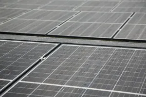 Jak magazyny energii rewolucjonizują fotowoltaikę